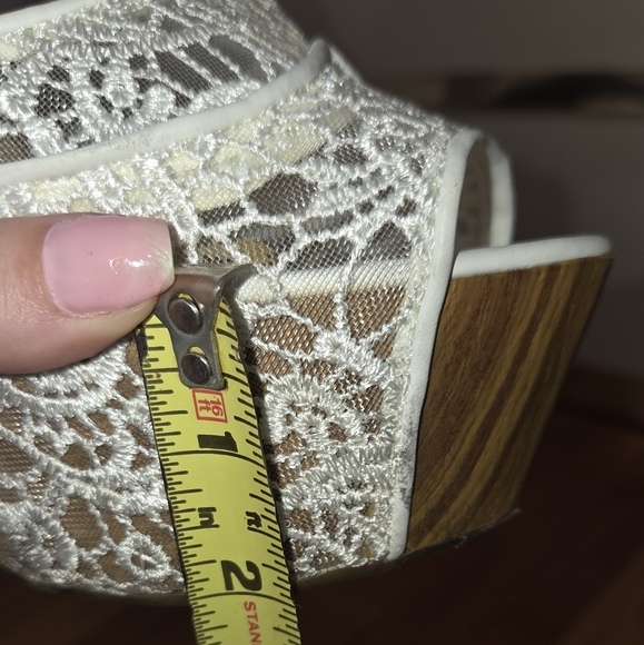 Jessica Simpson White Lace Platforms - Picture 14 of 14